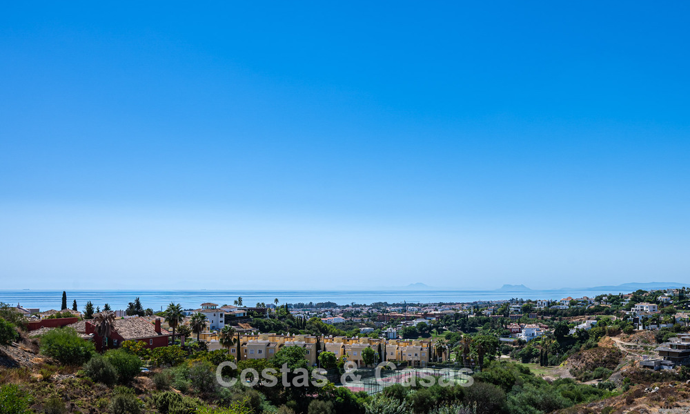 Contemporary, luxury, duplex penthouse for sale in a mediterranean-style resort complex in El Paraiso, Marbella - Benahavís 807362