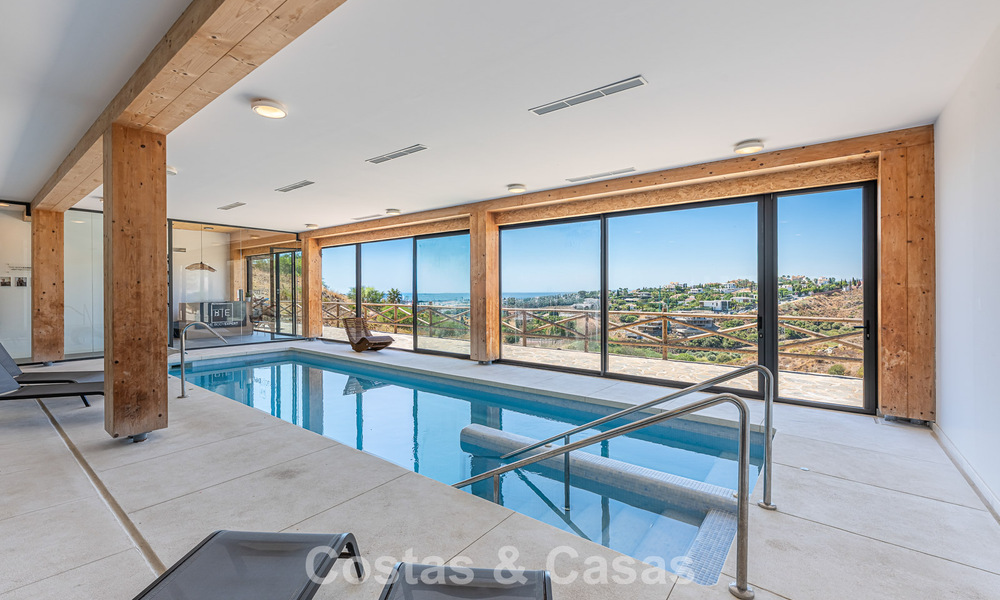 Contemporary, luxury, duplex penthouse for sale in a mediterranean-style resort complex in El Paraiso, Marbella - Benahavís 807364