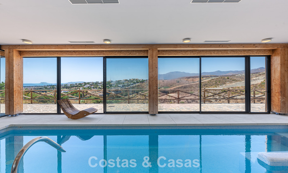 Contemporary, luxury, duplex penthouse for sale in a mediterranean-style resort complex in El Paraiso, Marbella - Benahavís 807365