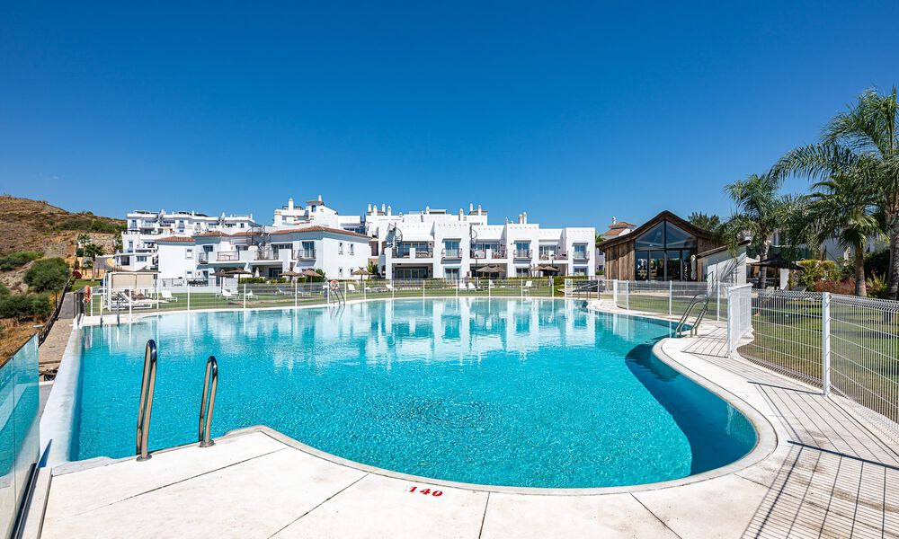 Contemporary, luxury, duplex penthouse for sale in a mediterranean-style resort complex in El Paraiso, Marbella - Benahavís 807366