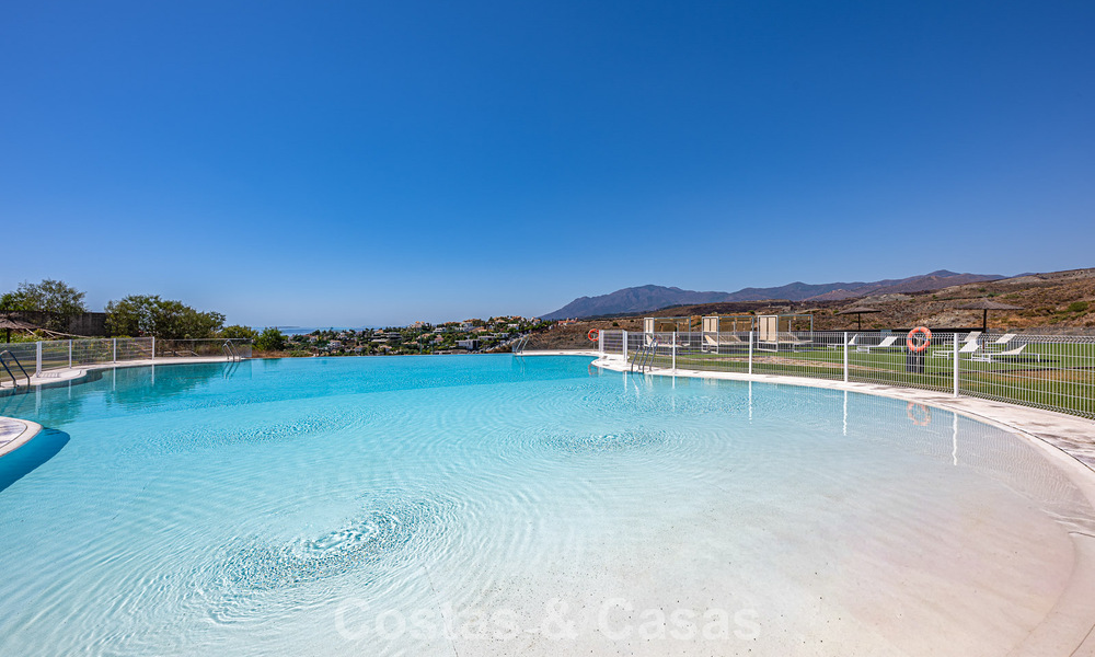 Contemporary, luxury, duplex penthouse for sale in a mediterranean-style resort complex in El Paraiso, Marbella - Benahavís 807367