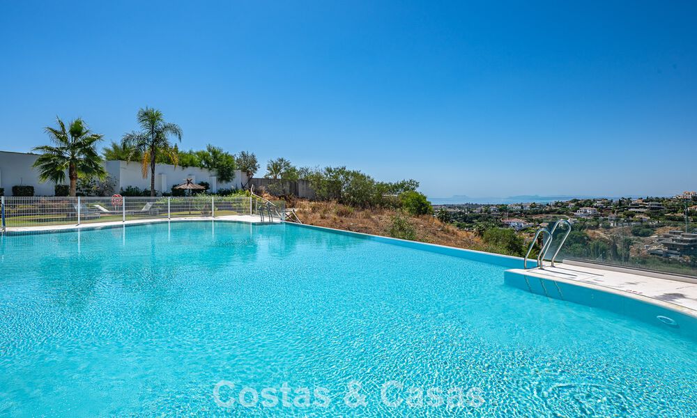 Contemporary, luxury, duplex penthouse for sale in a mediterranean-style resort complex in El Paraiso, Marbella - Benahavís 807370