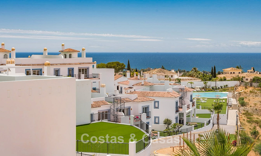 Contemporary, luxury, duplex penthouse for sale in a mediterranean-style resort complex in El Paraiso, Marbella - Benahavís 807376
