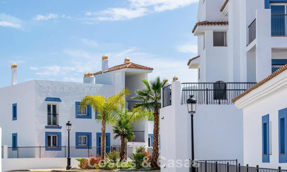 Contemporary, luxury, duplex penthouse for sale in a mediterranean-style resort complex in El Paraiso, Marbella - Benahavís 807377