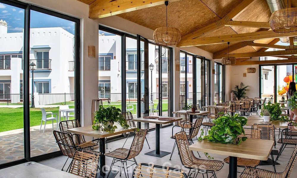 Contemporary, luxury, duplex penthouse for sale in a mediterranean-style resort complex in El Paraiso, Marbella - Benahavís 807378