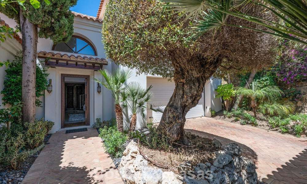 Charming, spacious mediterranean family villa for sale on the New Golden Mile between Marbella and Estepona 807243