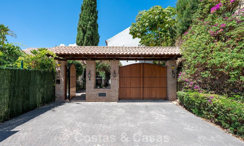 Charming, spacious mediterranean family villa for sale on the New Golden Mile between Marbella and Estepona 807245