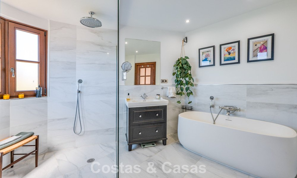 Charming, spacious mediterranean family villa for sale on the New Golden Mile between Marbella and Estepona 807251