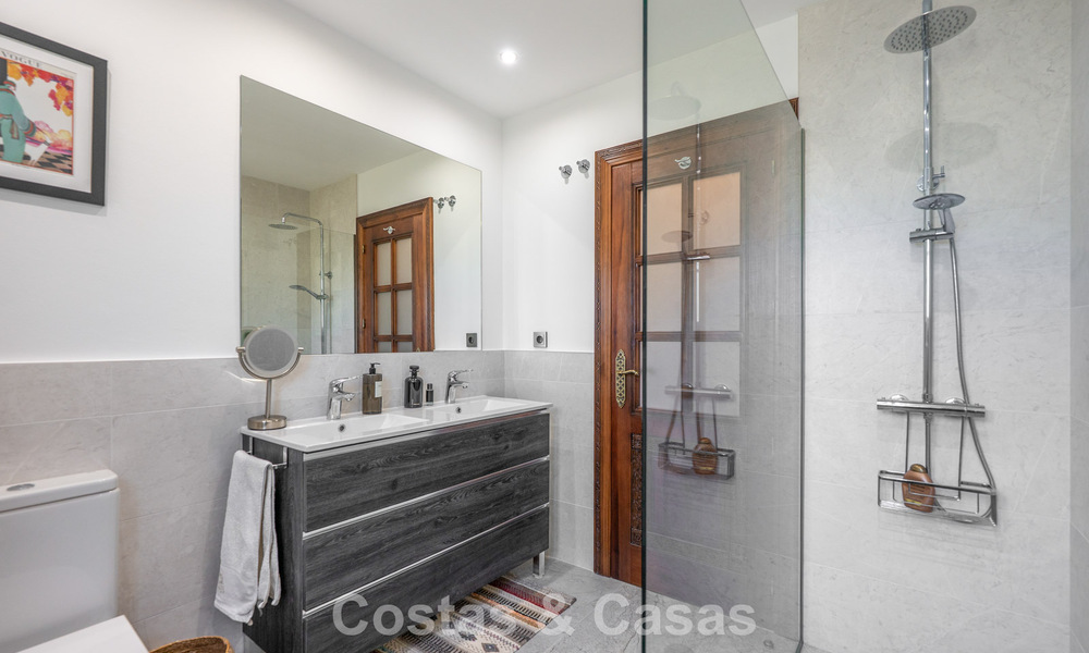 Charming, spacious mediterranean family villa for sale on the New Golden Mile between Marbella and Estepona 807263