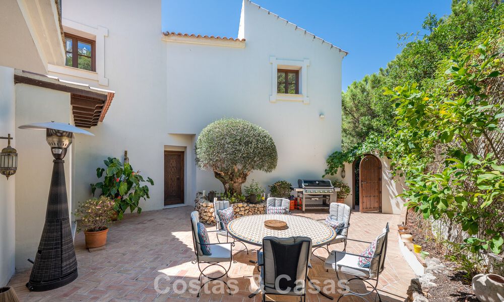 Charming, spacious mediterranean family villa for sale on the New Golden Mile between Marbella and Estepona 807265
