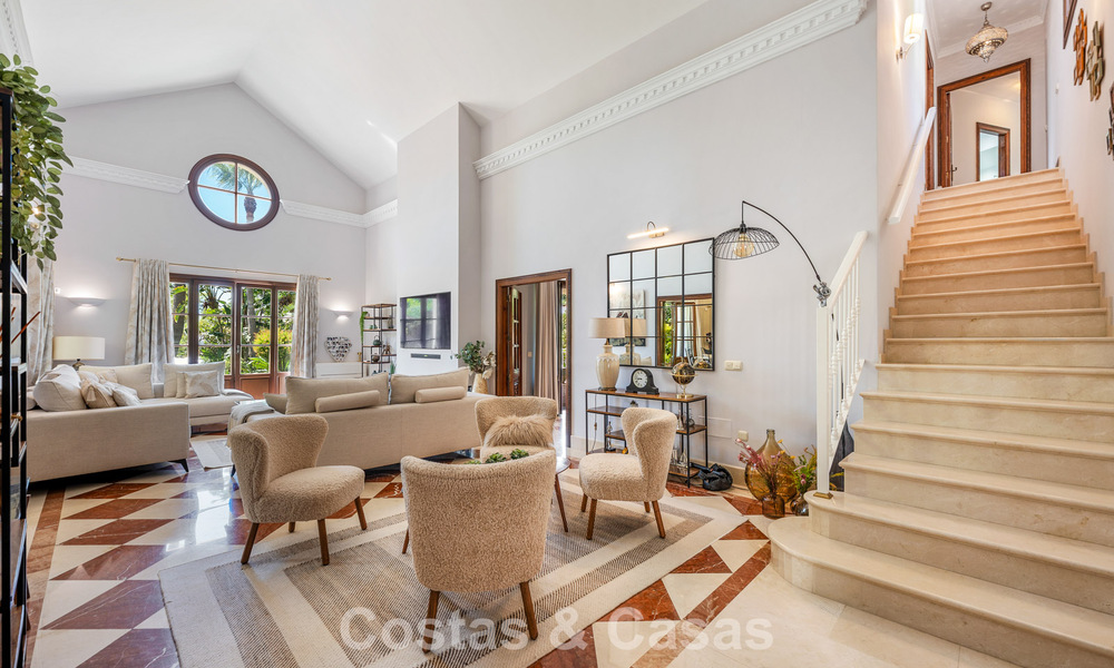 Charming, spacious mediterranean family villa for sale on the New Golden Mile between Marbella and Estepona 807271