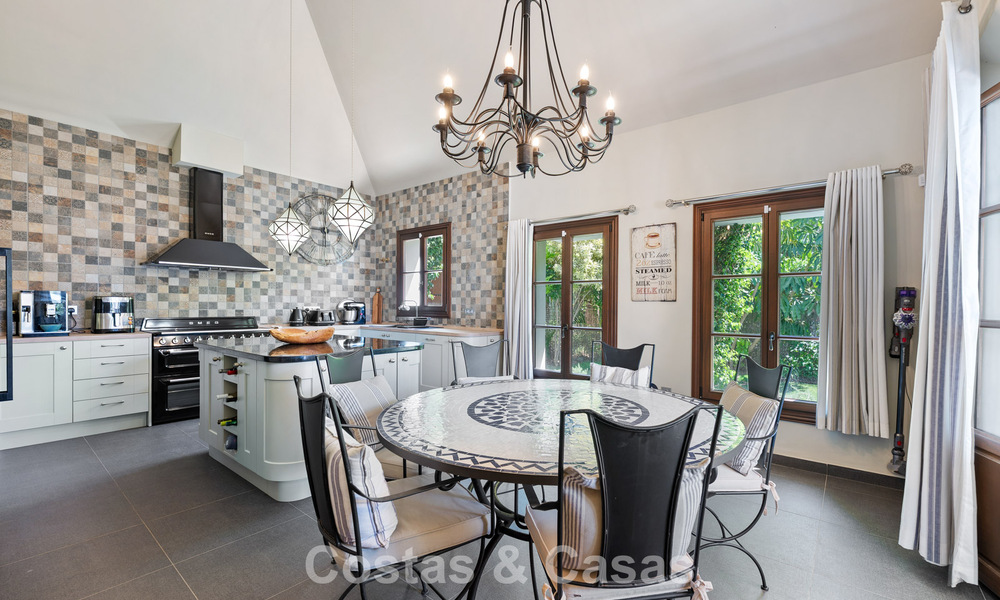 Charming, spacious mediterranean family villa for sale on the New Golden Mile between Marbella and Estepona 807275
