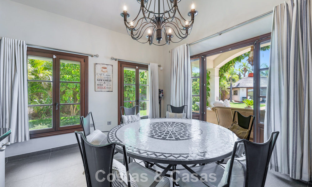 Charming, spacious mediterranean family villa for sale on the New Golden Mile between Marbella and Estepona 807277