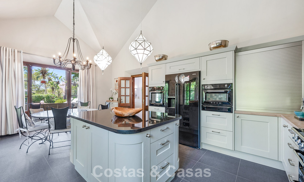 Charming, spacious mediterranean family villa for sale on the New Golden Mile between Marbella and Estepona 807279