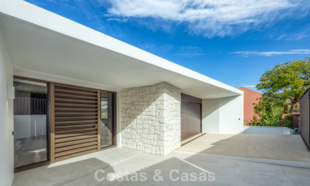 Brand-new, ultra-modern luxury villa with panoramic sea views for Sale in East Marbella 807451