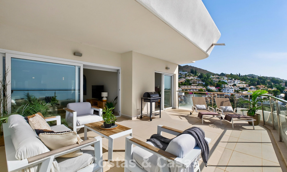 Stylish, top-floor, corner apartment with breathtaking sea views for sale in El Higuerón, Fuengirola, Costa del Sol 807534