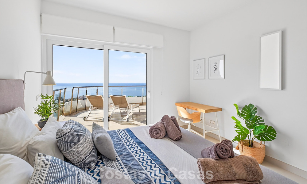 Stylish, top-floor, corner apartment with breathtaking sea views for sale in El Higuerón, Fuengirola, Costa del Sol 807539