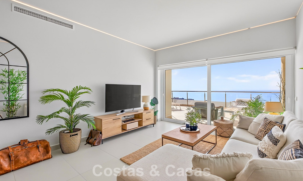Stylish, top-floor, corner apartment with breathtaking sea views for sale in El Higuerón, Fuengirola, Costa del Sol 807541