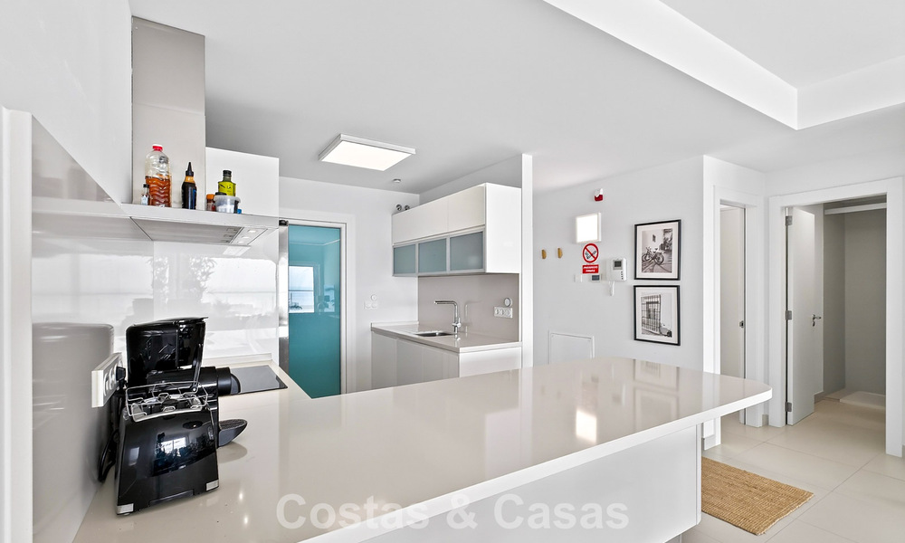 Stylish, top-floor, corner apartment with breathtaking sea views for sale in El Higuerón, Fuengirola, Costa del Sol 807544