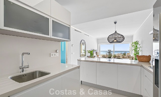Stylish, top-floor, corner apartment with breathtaking sea views for sale in El Higuerón, Fuengirola, Costa del Sol 807546 