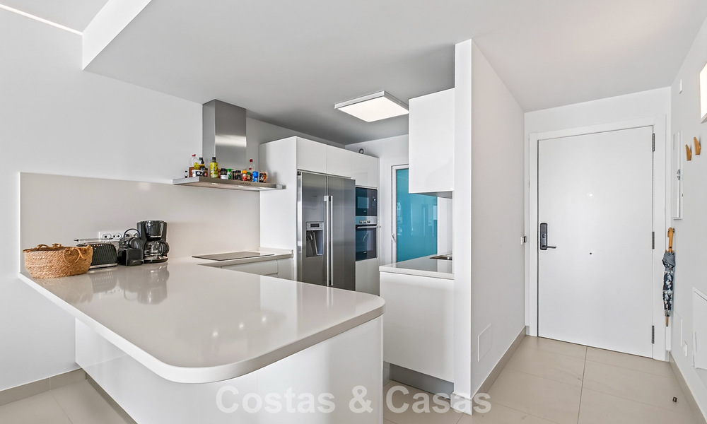 Stylish, top-floor, corner apartment with breathtaking sea views for sale in El Higuerón, Fuengirola, Costa del Sol 807548