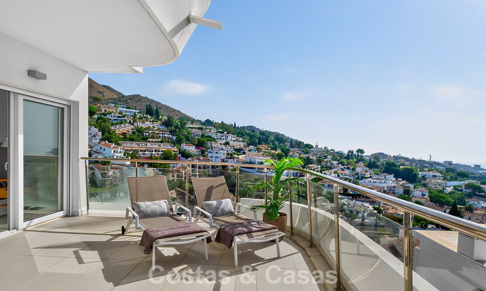 Stylish, top-floor, corner apartment with breathtaking sea views for sale in El Higuerón, Fuengirola, Costa del Sol 807552