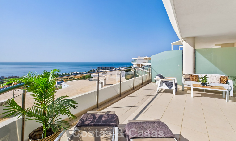 Stylish, top-floor, corner apartment with breathtaking sea views for sale in El Higuerón, Fuengirola, Costa del Sol 807556