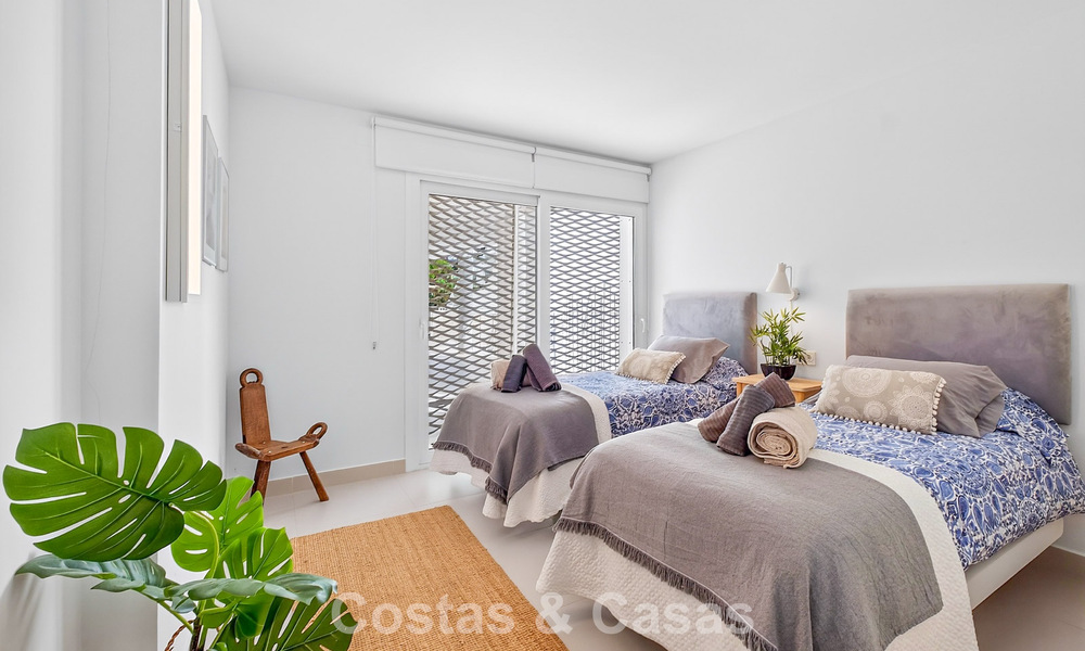 Stylish, top-floor, corner apartment with breathtaking sea views for sale in El Higuerón, Fuengirola, Costa del Sol 807558