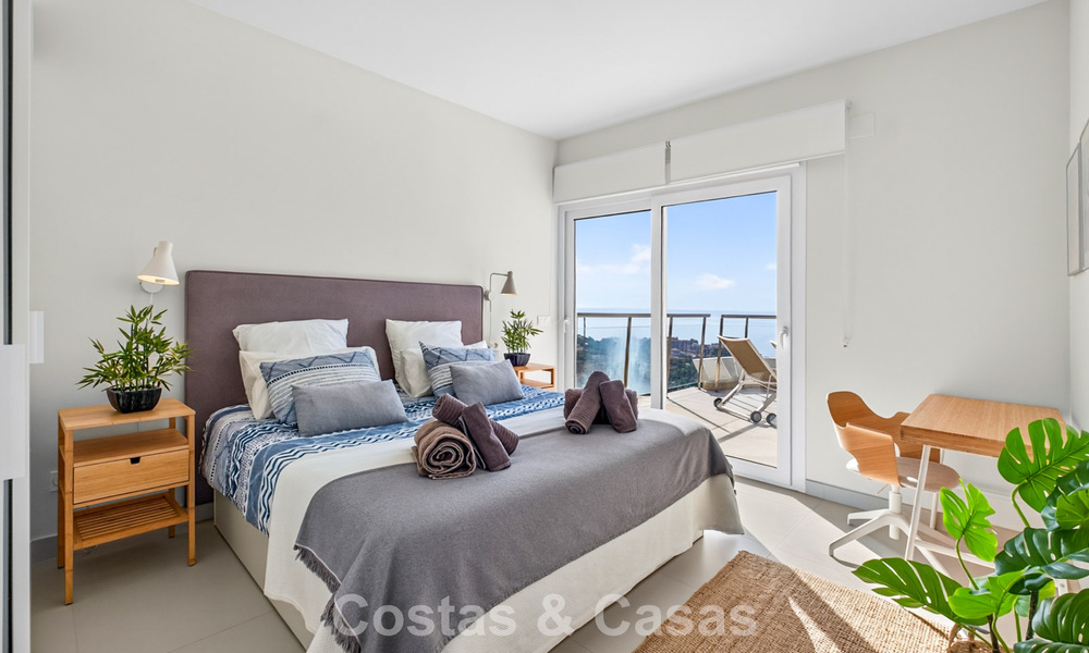 Stylish, top-floor, corner apartment with breathtaking sea views for sale in El Higuerón, Fuengirola, Costa del Sol 807561