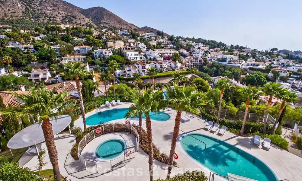 Stylish, top-floor, corner apartment with breathtaking sea views for sale in El Higuerón, Fuengirola, Costa del Sol 807564