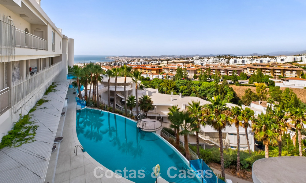 Stylish, top-floor, corner apartment with breathtaking sea views for sale in El Higuerón, Fuengirola, Costa del Sol 807567