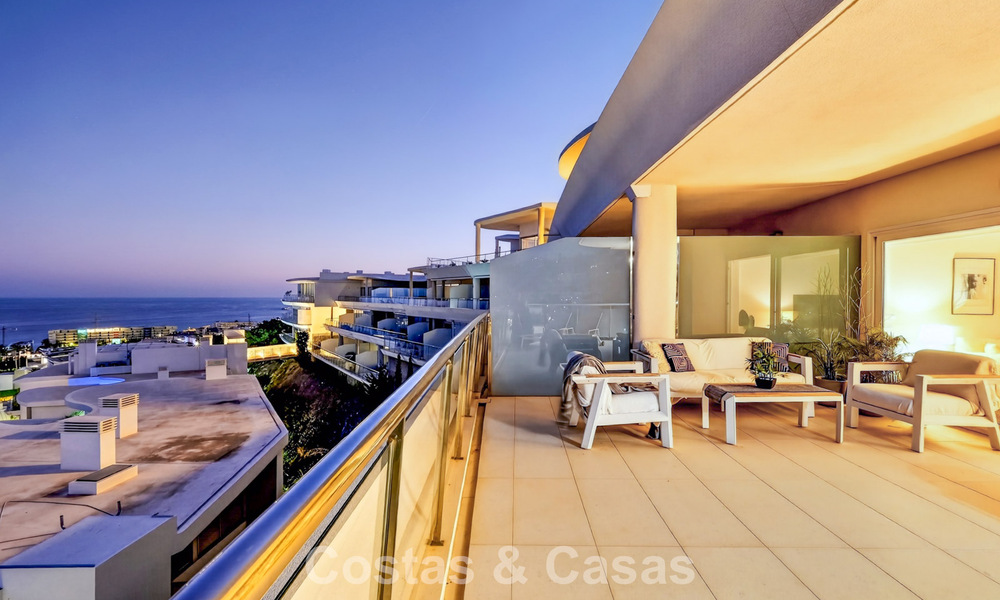 Stylish, top-floor, corner apartment with breathtaking sea views for sale in El Higuerón, Fuengirola, Costa del Sol 807570