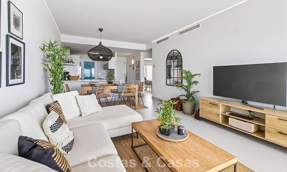 Stylish, top-floor, corner apartment with breathtaking sea views for sale in El Higuerón, Fuengirola, Costa del Sol 807572