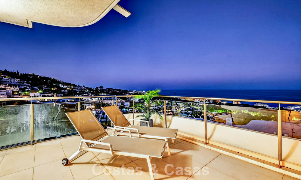 Stylish, top-floor, corner apartment with breathtaking sea views for sale in El Higuerón, Fuengirola, Costa del Sol 807573