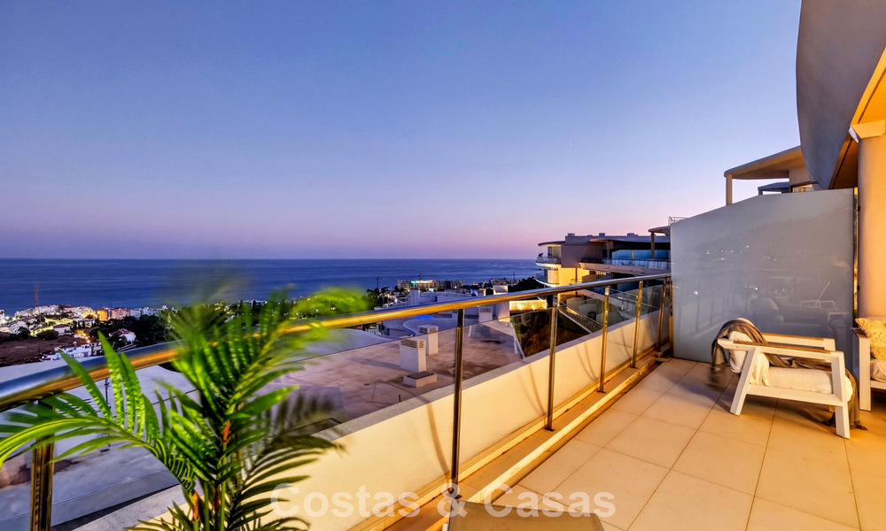 Stylish, top-floor, corner apartment with breathtaking sea views for sale in El Higuerón, Fuengirola, Costa del Sol 807574