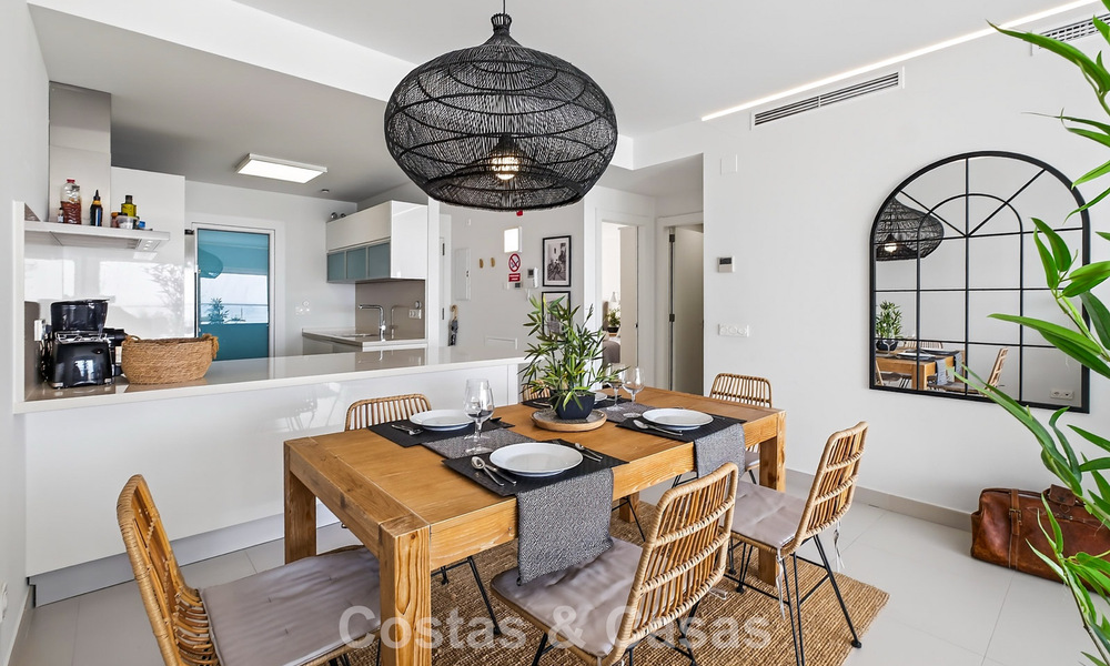 Stylish, top-floor, corner apartment with breathtaking sea views for sale in El Higuerón, Fuengirola, Costa del Sol 807575