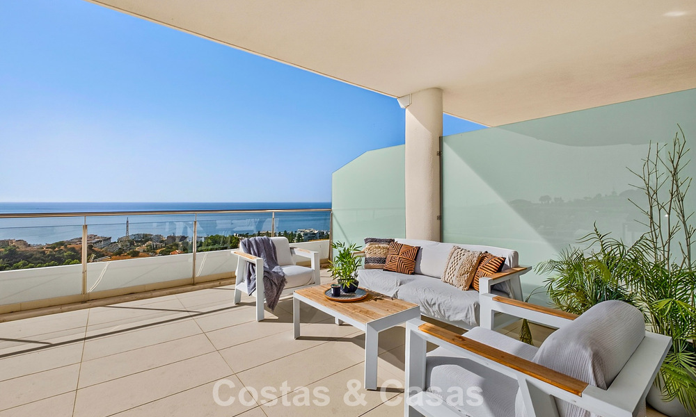 Stylish, top-floor, corner apartment with breathtaking sea views for sale in El Higuerón, Fuengirola, Costa del Sol 807578