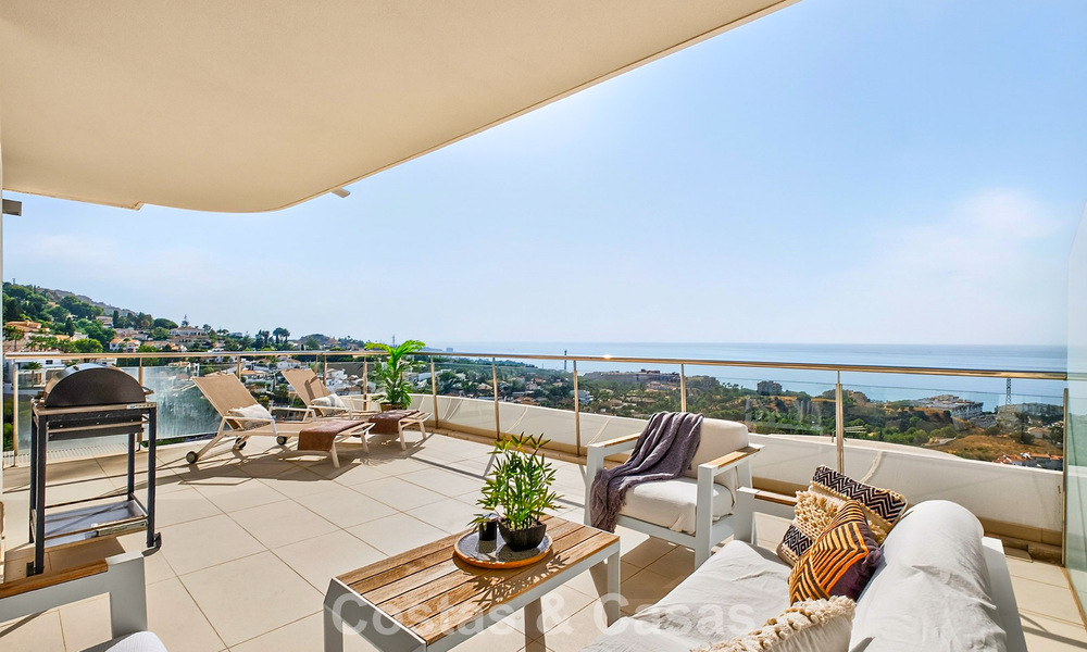 Stylish, top-floor, corner apartment with breathtaking sea views for sale in El Higuerón, Fuengirola, Costa del Sol 807579