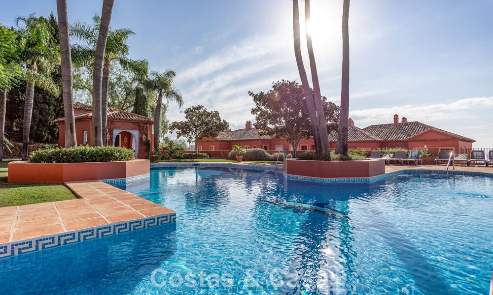 Modernized semi-detached house with panoramic views for sale in the hills of Marbella - Benahavís 807599