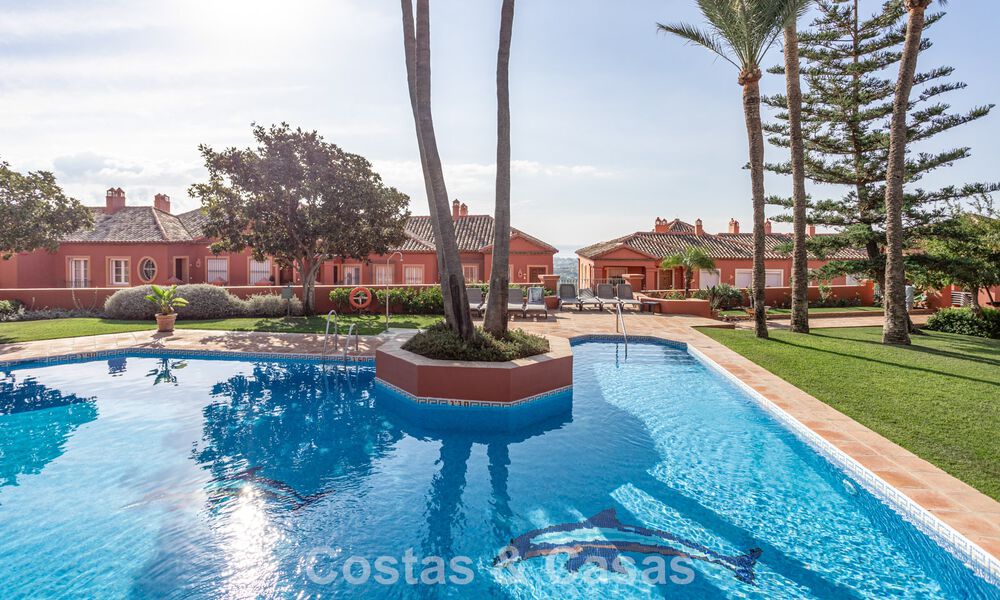 Modernized semi-detached house with panoramic views for sale in the hills of Marbella - Benahavís 807600