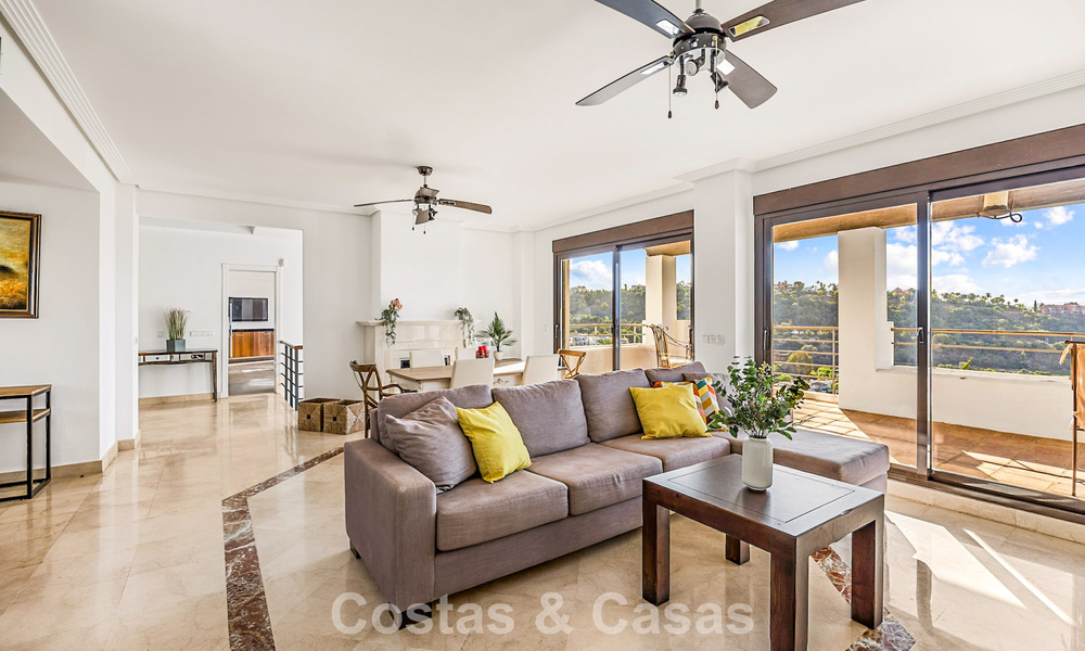 Mediterranean villa with superb golf and sea views for sale in Los Arqueros, Marbella - Benahavís 807764