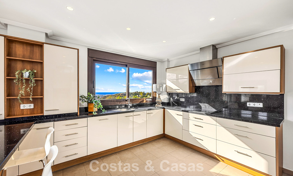 Mediterranean villa with superb golf and sea views for sale in Los Arqueros, Marbella - Benahavís 807765