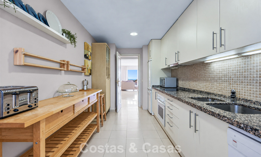Stunning penthouse with renovation potential for sale with golf and sea views in La Quinta, Marbella - Benahavís 807663