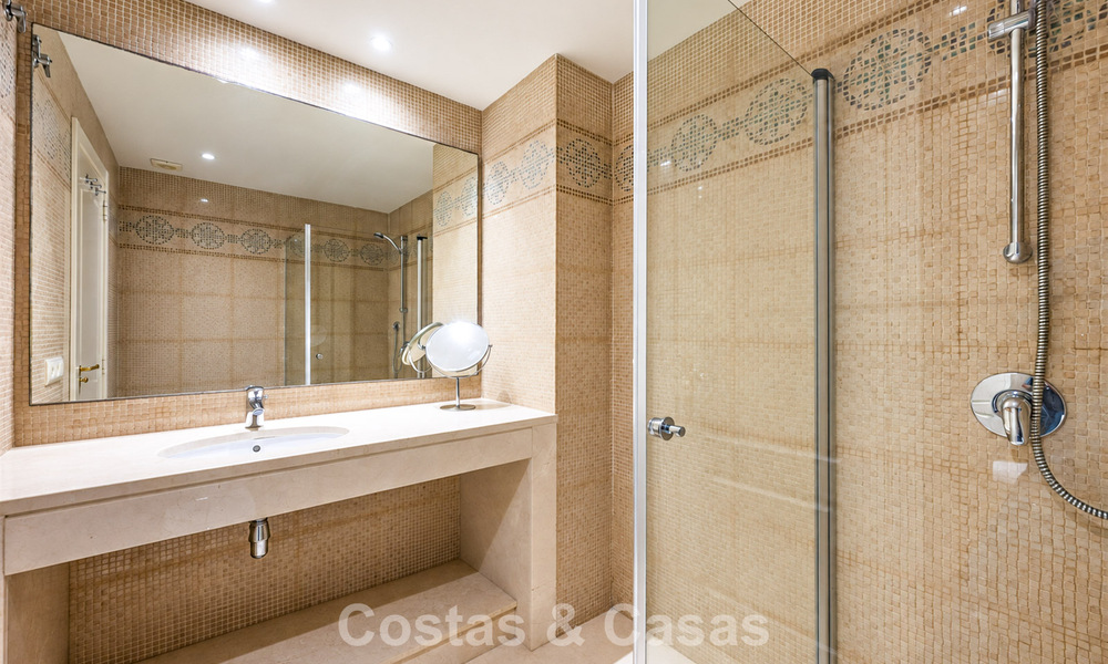 Stunning penthouse with renovation potential for sale with golf and sea views in La Quinta, Marbella - Benahavís 807664