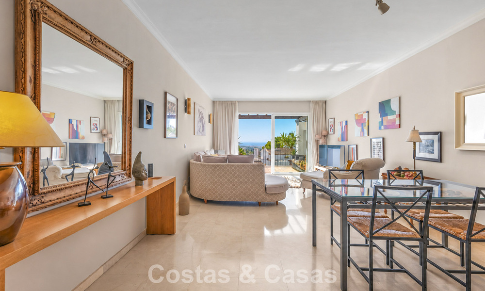 Stunning penthouse with renovation potential for sale with golf and sea views in La Quinta, Marbella - Benahavís 807665