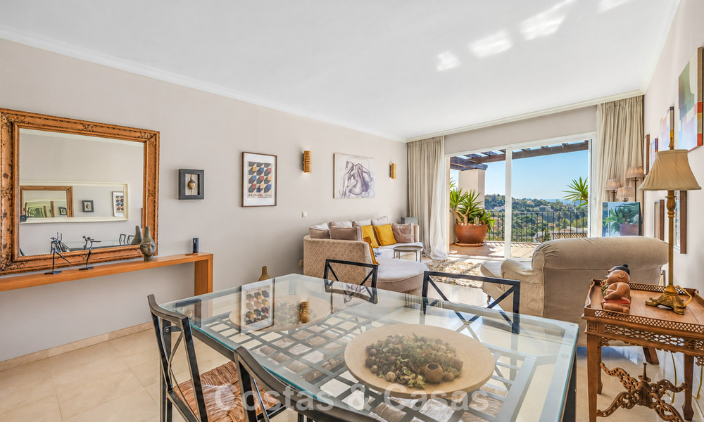 Stunning penthouse with renovation potential for sale with golf and sea views in La Quinta, Marbella - Benahavís 807666