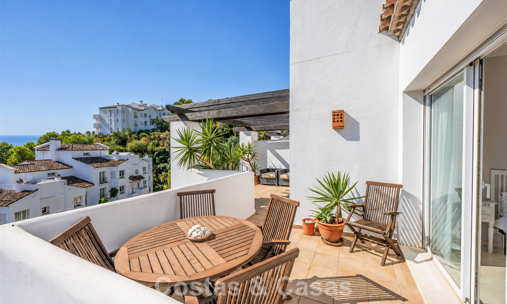 Stunning penthouse with renovation potential for sale with golf and sea views in La Quinta, Marbella - Benahavís 807671