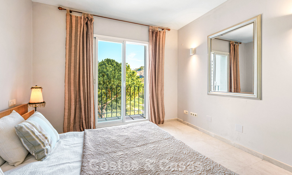 Stunning penthouse with renovation potential for sale with golf and sea views in La Quinta, Marbella - Benahavís 807675
