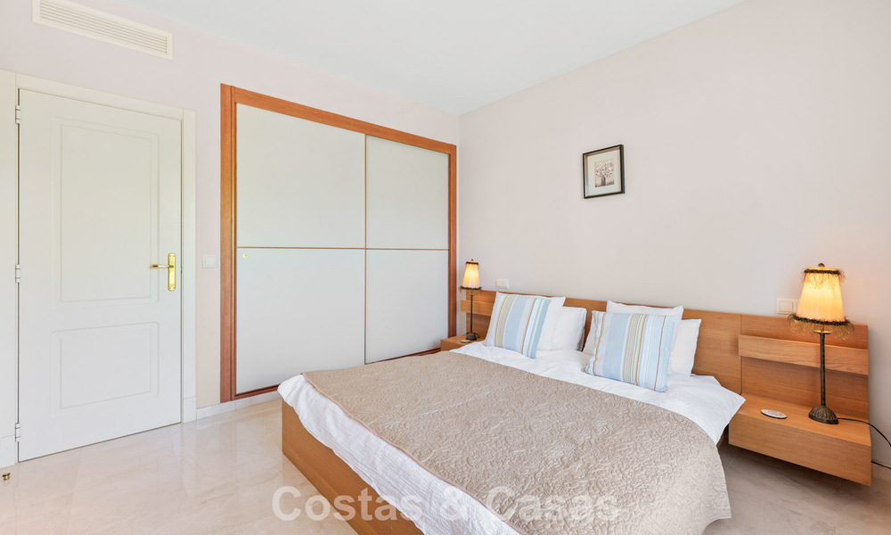 Stunning penthouse with renovation potential for sale with golf and sea views in La Quinta, Marbella - Benahavís 807676