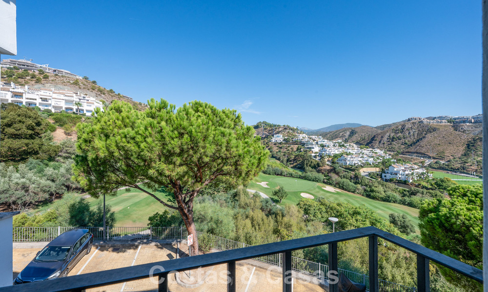 Stunning penthouse with renovation potential for sale with golf and sea views in La Quinta, Marbella - Benahavís 807677